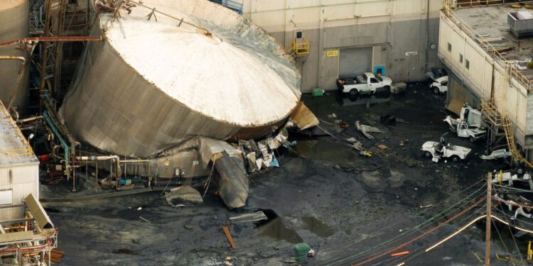 Washington: 11 pessoas estão desaparecidas após rompimento de tanque