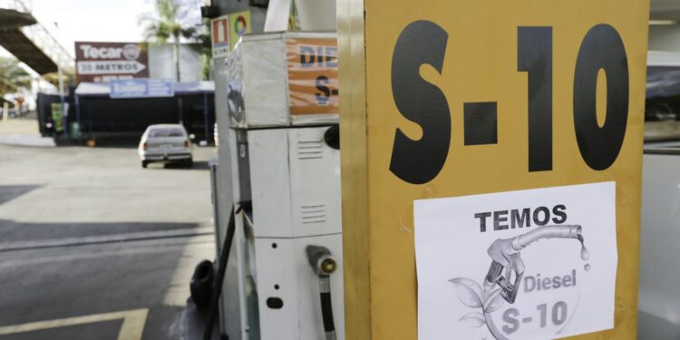 Importações de diesel da Rússia e EUA aumentam com fechamento de Ormuz