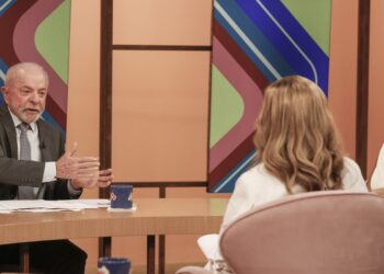 Eleições: Lula promete vetar PL sobre envio em massa de mensagens