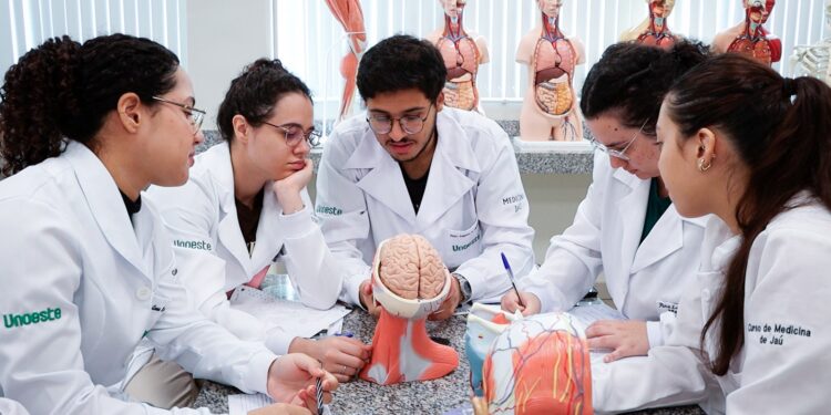 Medicina em Jaú atrai estudantes por transferência externa e nova graduação