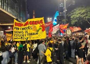 Ato de alunos da USP cobra diálogo com reitoria
