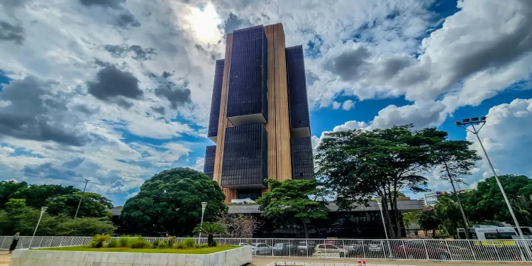 PEC no Senado facilita cooptação do Banco Central, dizem economistas